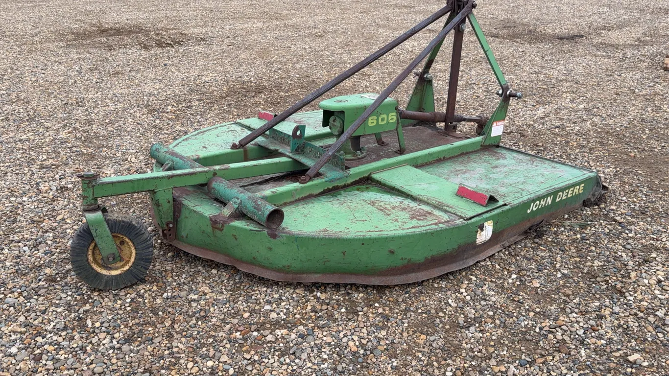 John Deere 606 Brush Mower