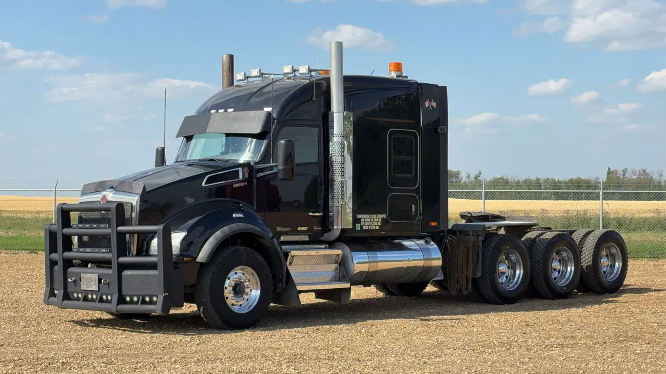 2019 Kenworth T880 Tri/A Sleeper Truck Tractor