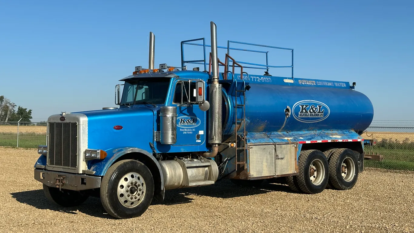 2003 Peterbilt 378 T/A Water Tank Truck