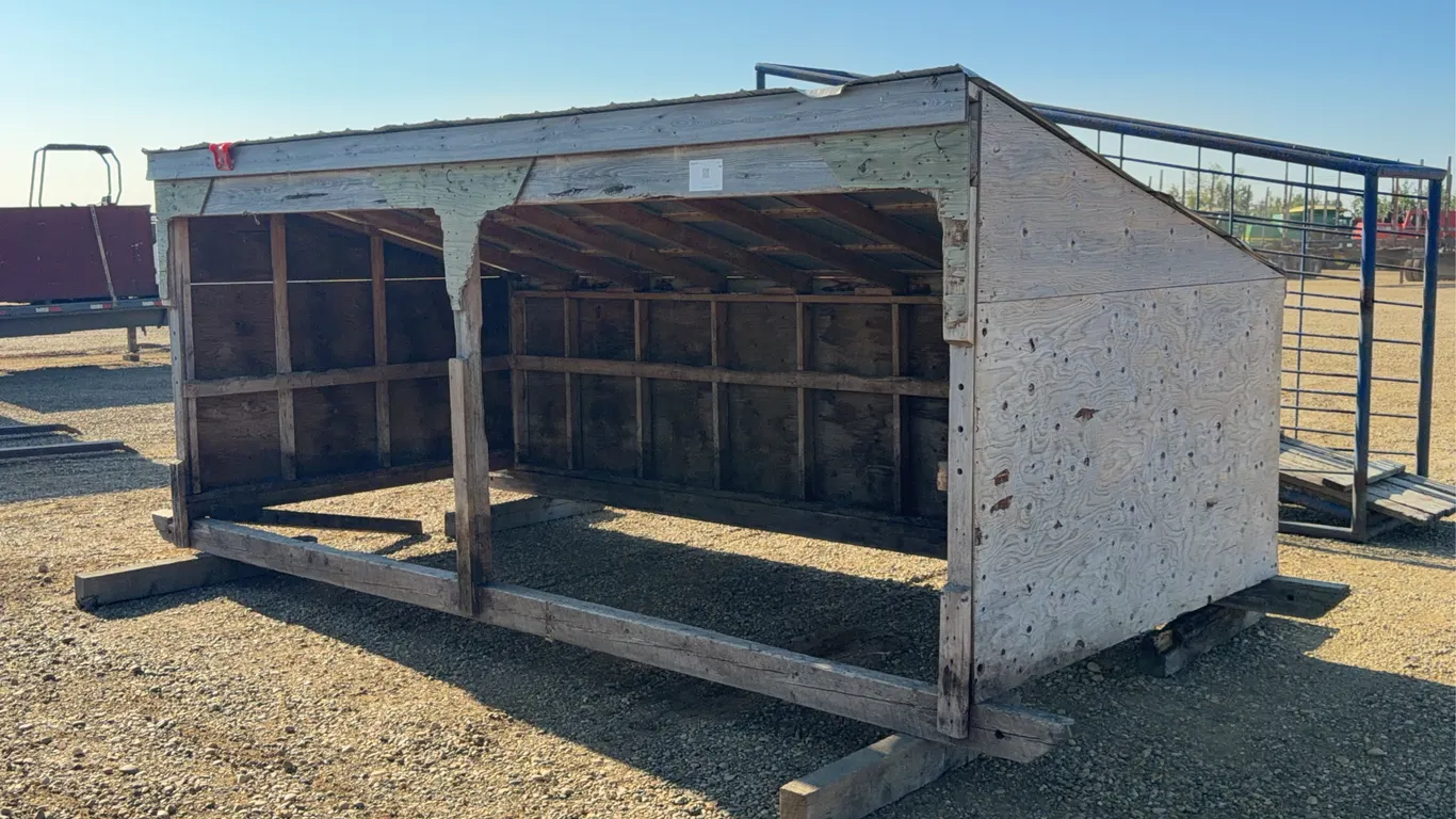 8 FT. x 16 FT. Wood Calf Shelter