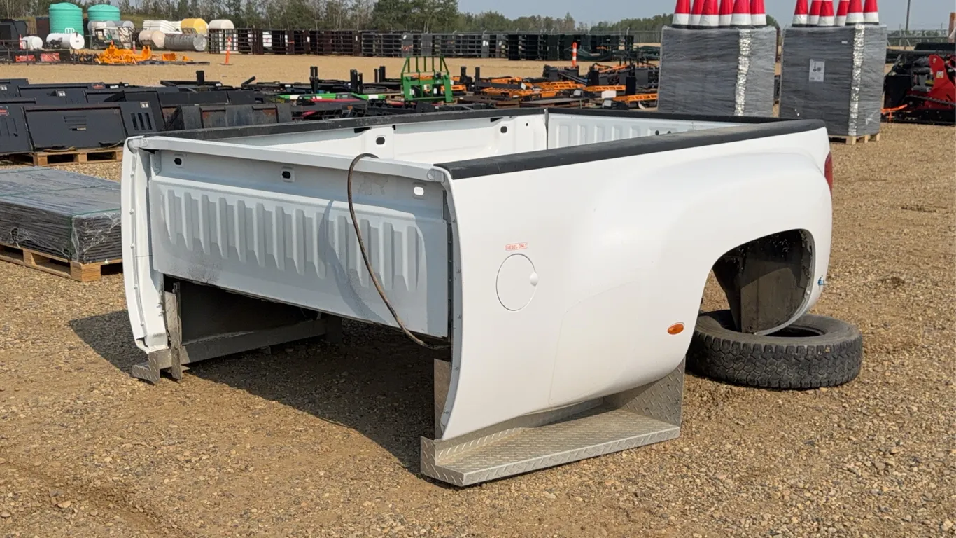 GMC Sierra SLE Dually White Truck Box