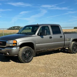 2006 GMC Sierra 2500HD SLE Crew Cab Truck