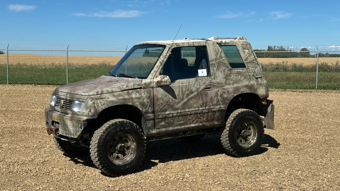 1995 Pontiac Sun Runner 2 Door Sports Utility Vehicle