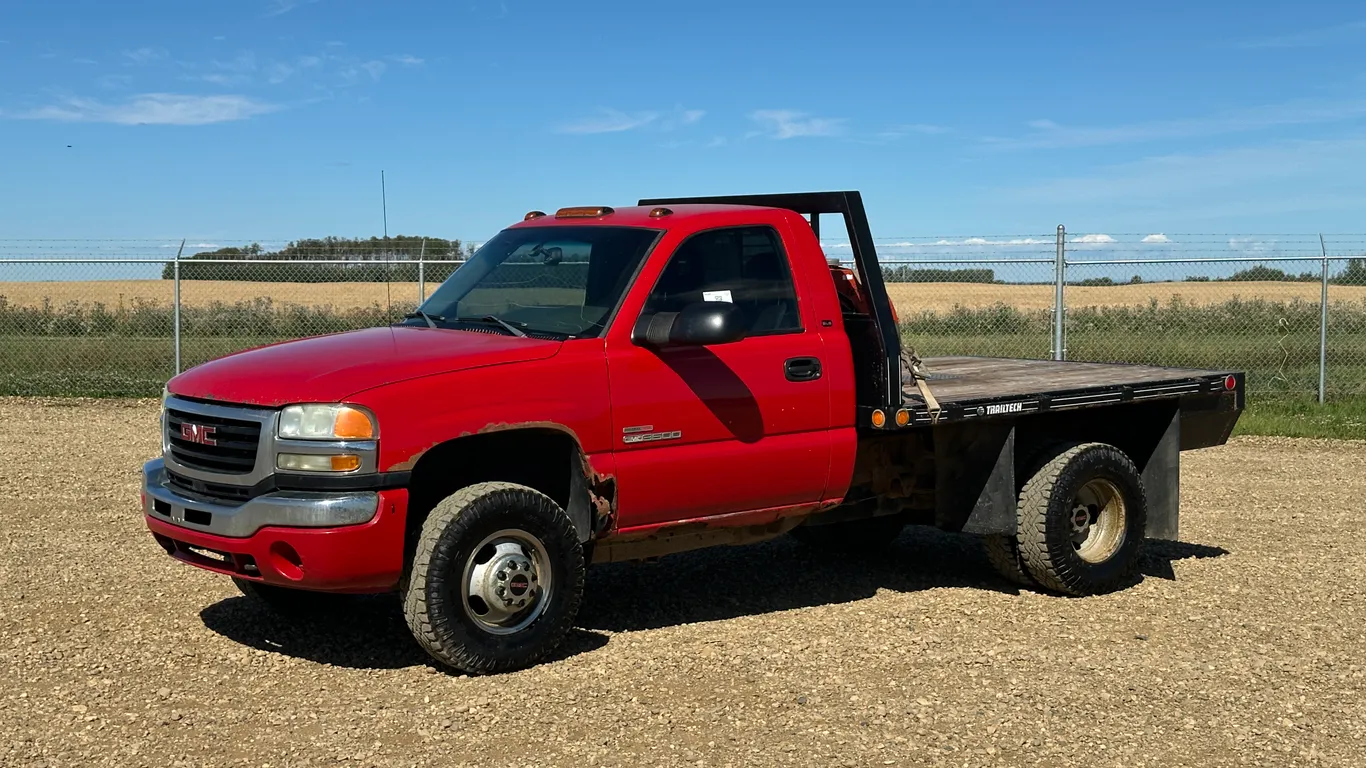 2004 GMC Sierra 3500 Dually 8 FT Flat Deck W/ Fuel Tank