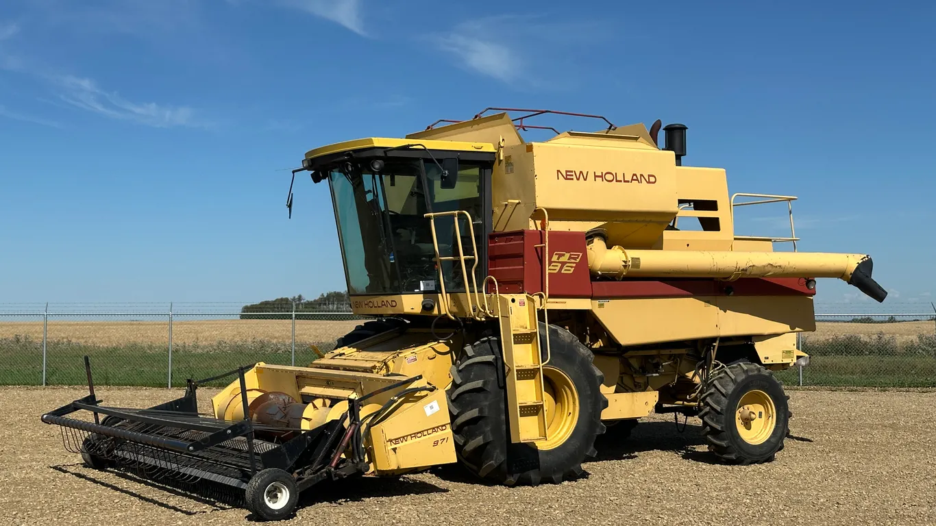 1996 New Holland TR96 Combine Harvester