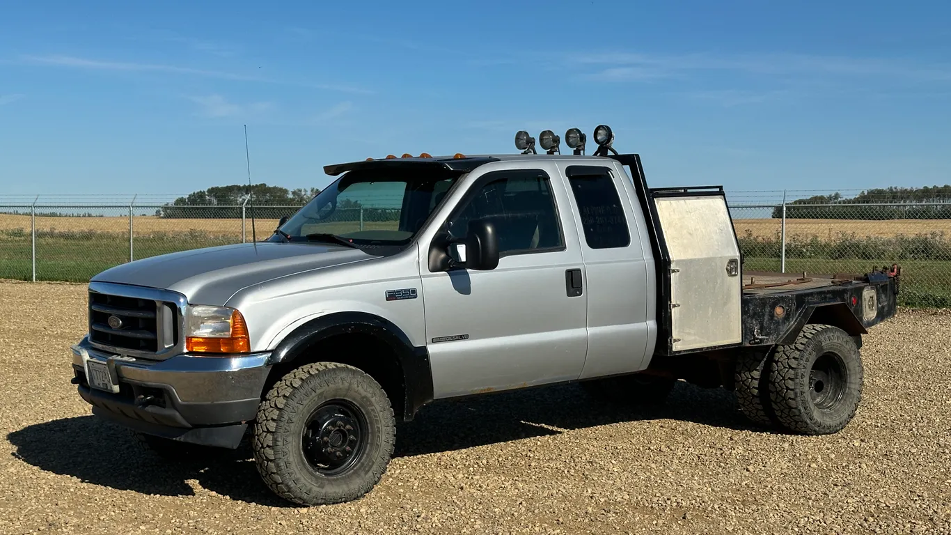 2001 Ford F-350 XLT Super Duty Extended Cab Dually Flatbed Truck