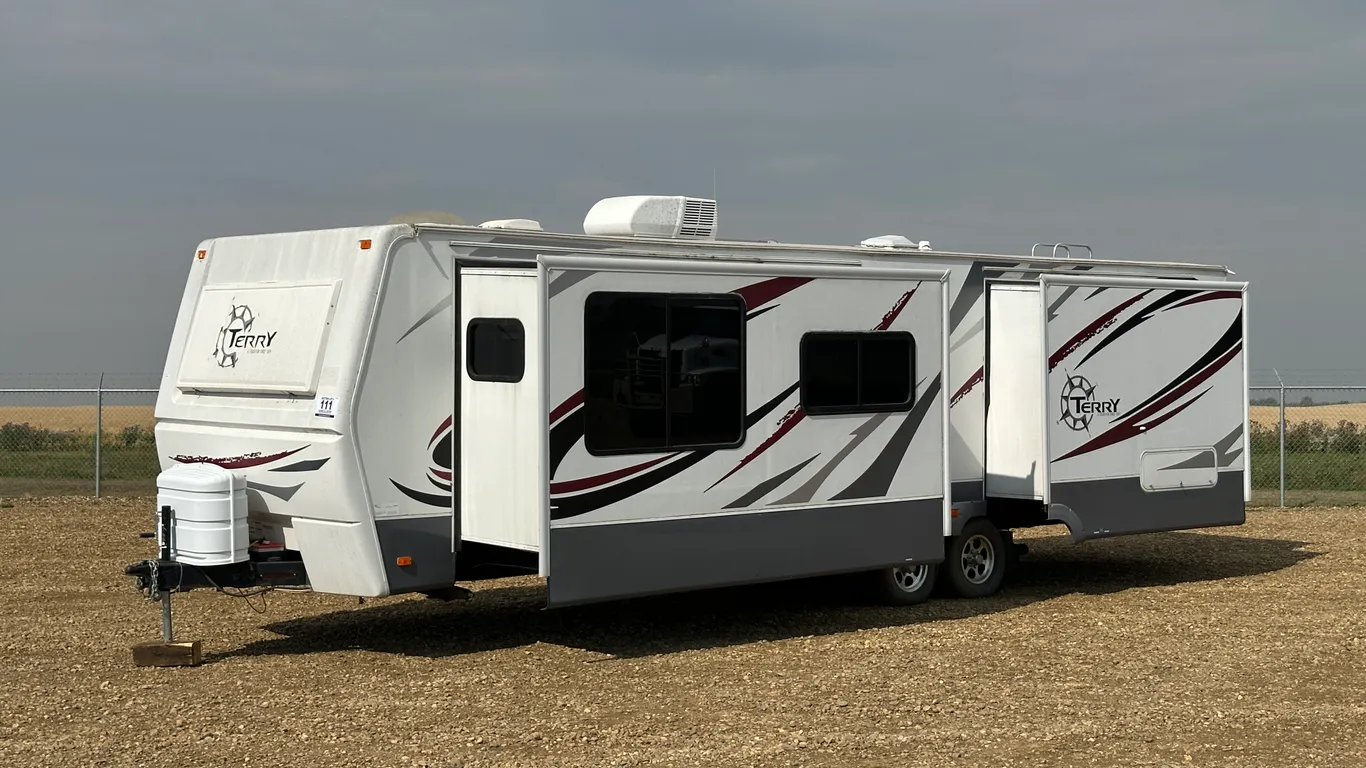 2009 Fleetwood Terry 33 Ft. T/A Travel Trailer