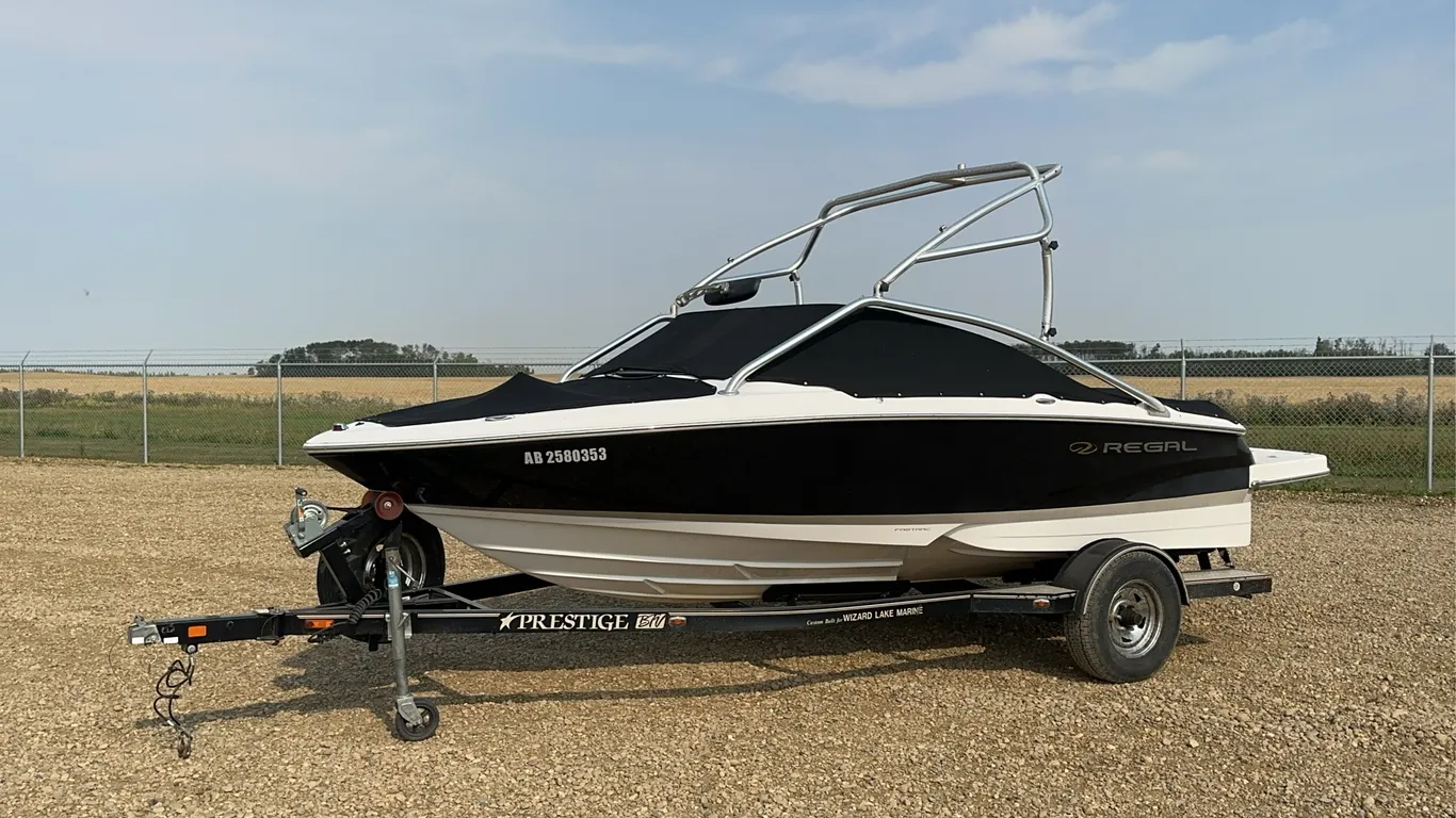 2008 Regal 1900 Prestige 19 Ft. Lake Boat