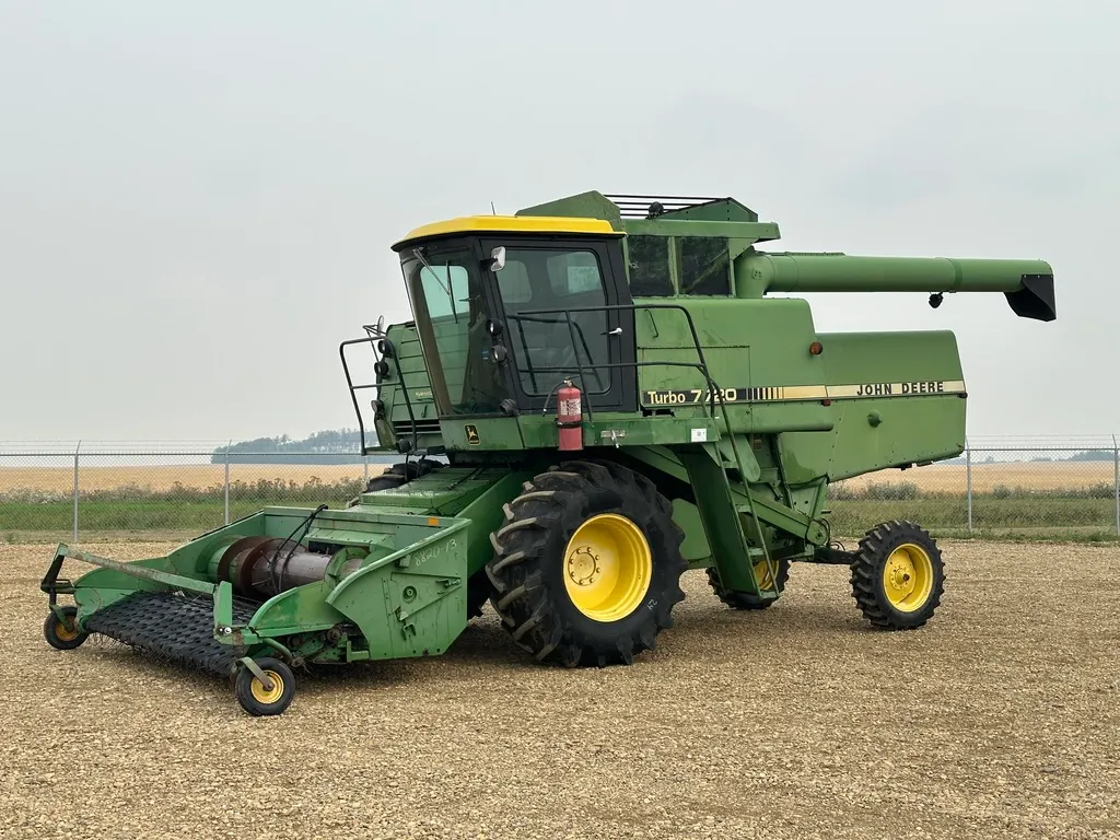 John Deere 7720 Turbo Combine Harvesters