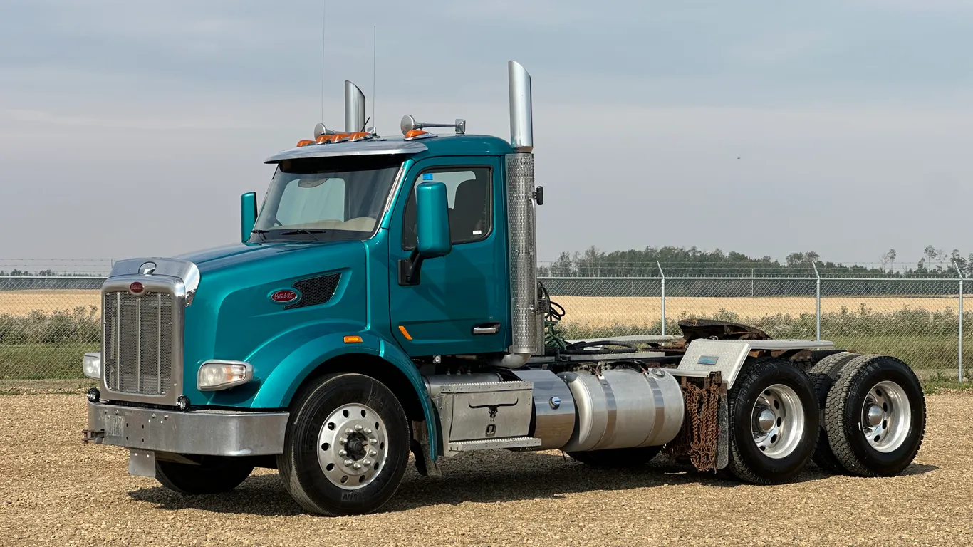 2016 Peterbilt 567 T/A Wet Kit Day Cab Tractor