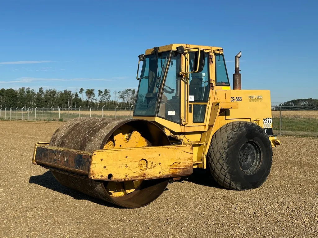 1990 Cat CS-563 Vibratory Smooth Drum Compactor