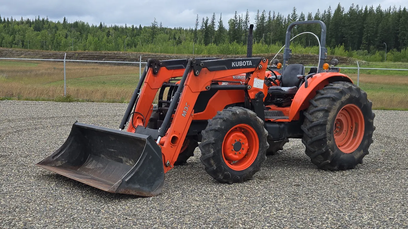 Kubota M8540 4WD Utility Tractor