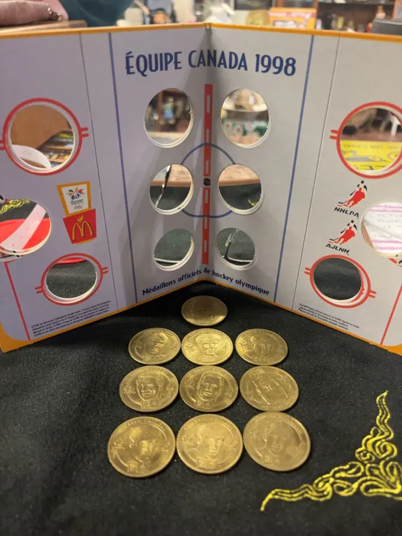 Équipe Canada 1998 Olympic Hockey Medallion Set