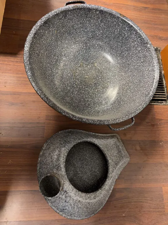Graniteware Wash Basin and Chamber Pot Set