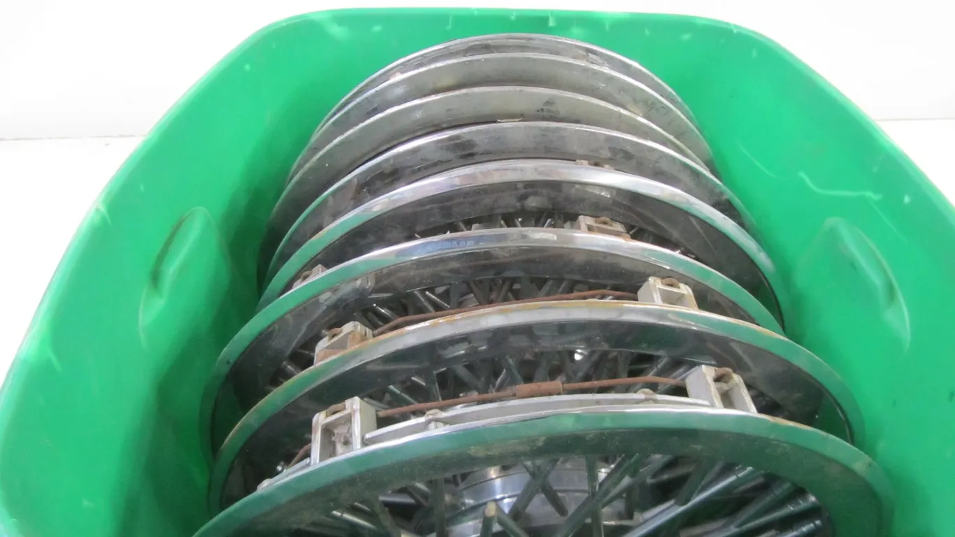 (8) Hub Caps