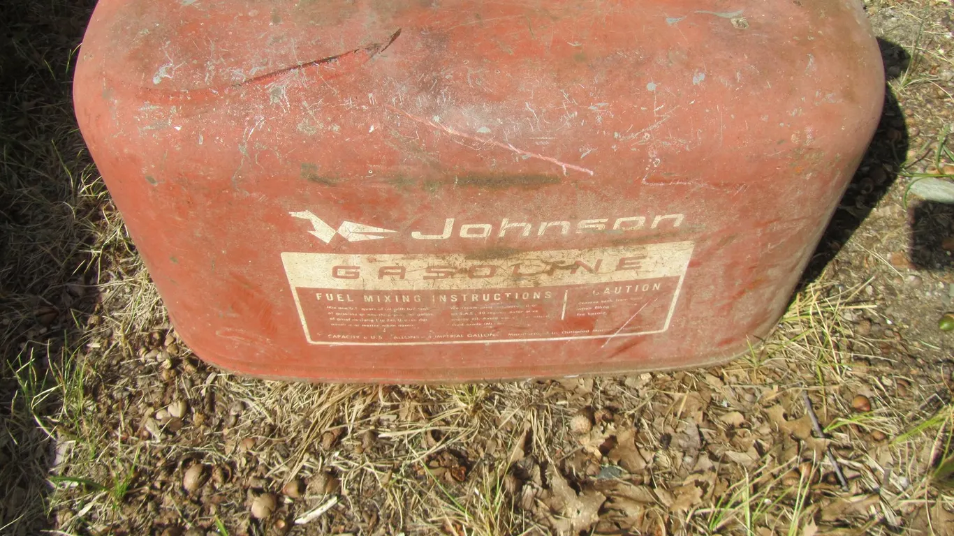 Johnson 6 Gallon Marine Gas Tank