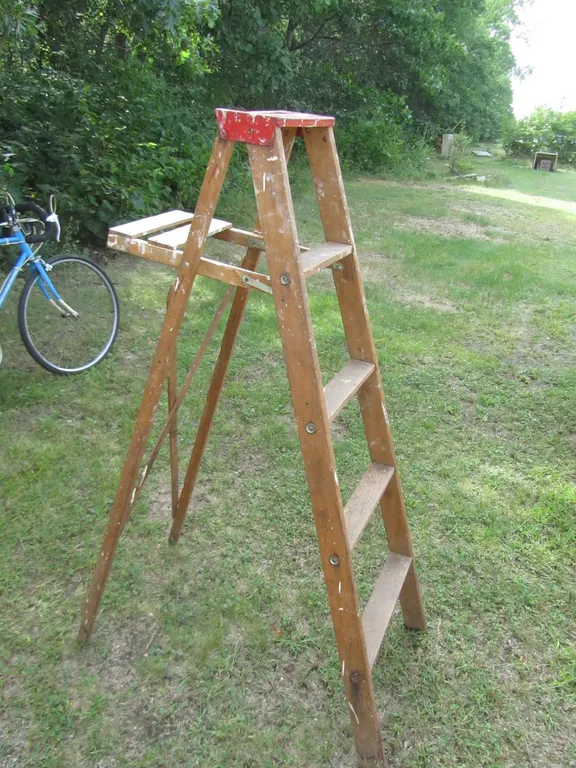 Wood 5' Step Ladder