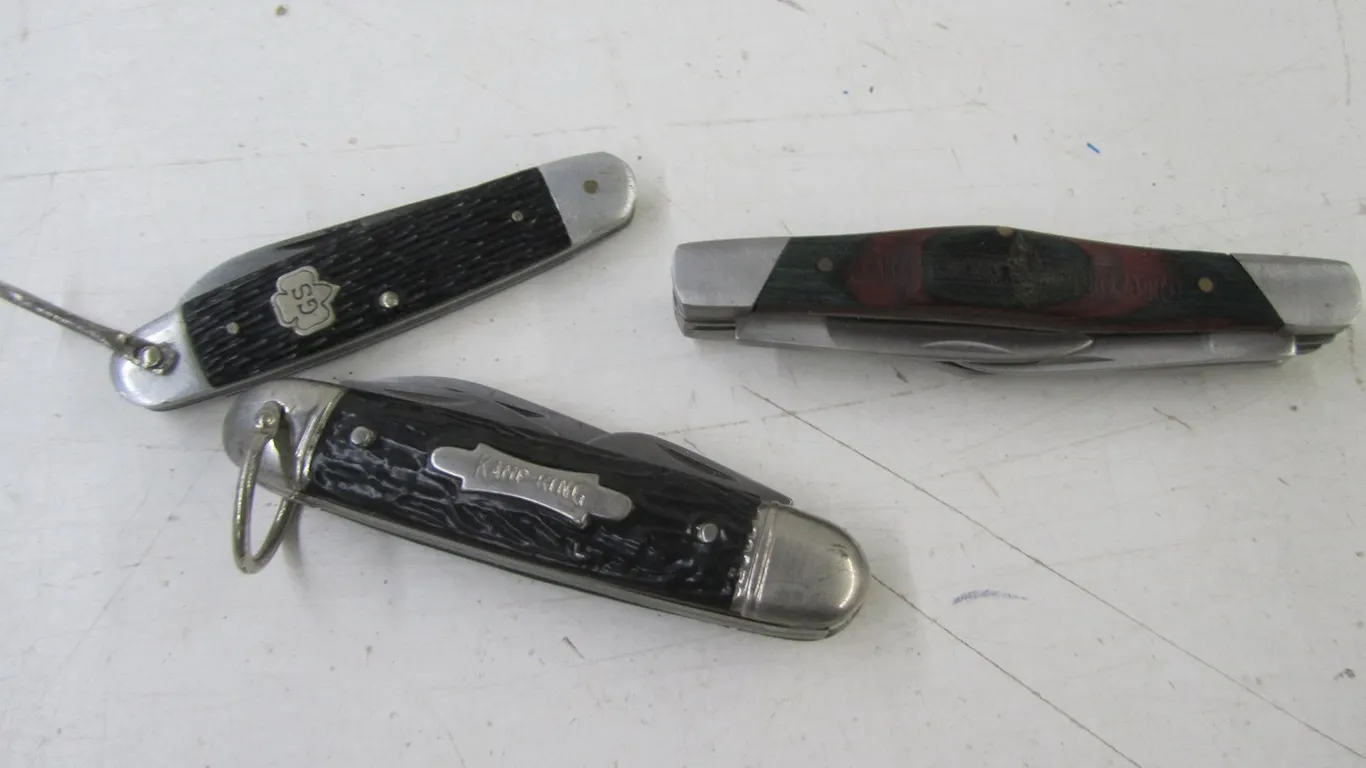 (3) Pocket Knives
