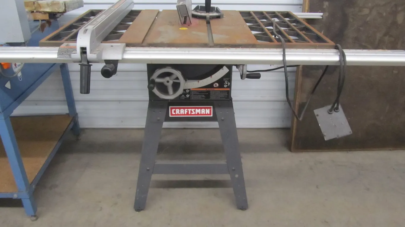 Craftsman 10" Table Saw w/Stand