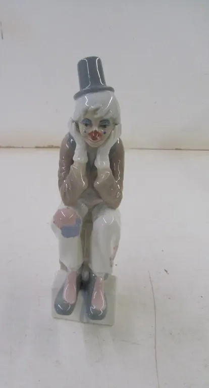 Casages Porcelain Clown Statue