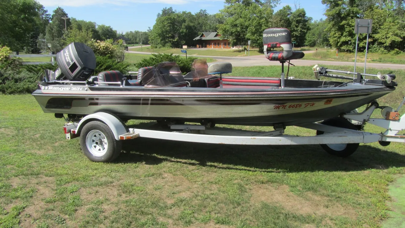 1988 Ranger 363V Boat w/Trailer