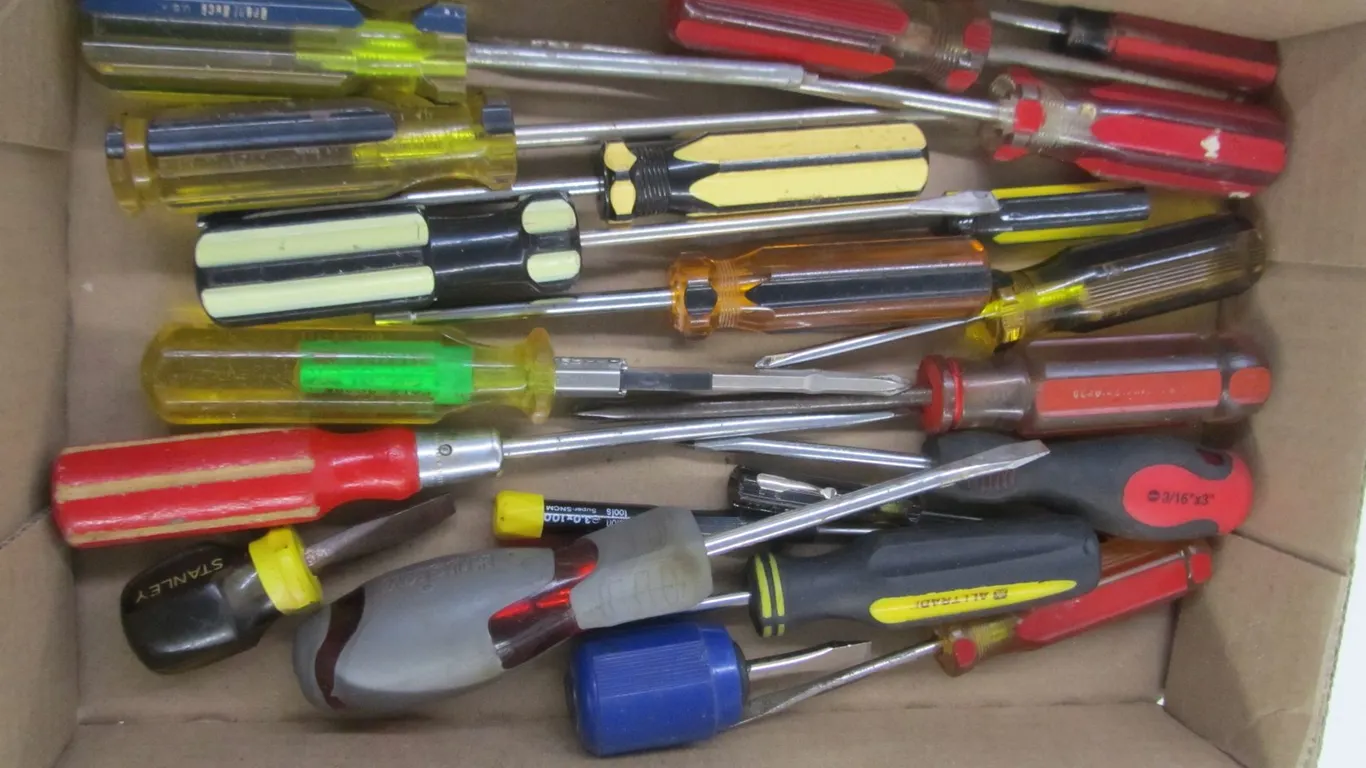 Flat Of Assorted Screwdrivers
