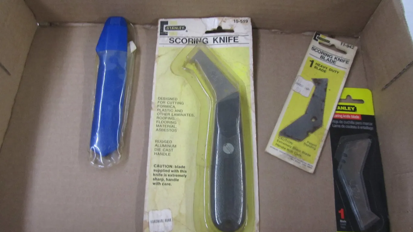 Scoring Knife w/Extra Blades