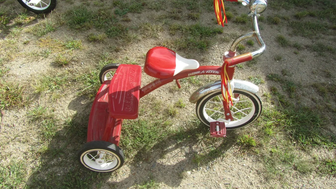Radio Flyer Retro Red Tricycle