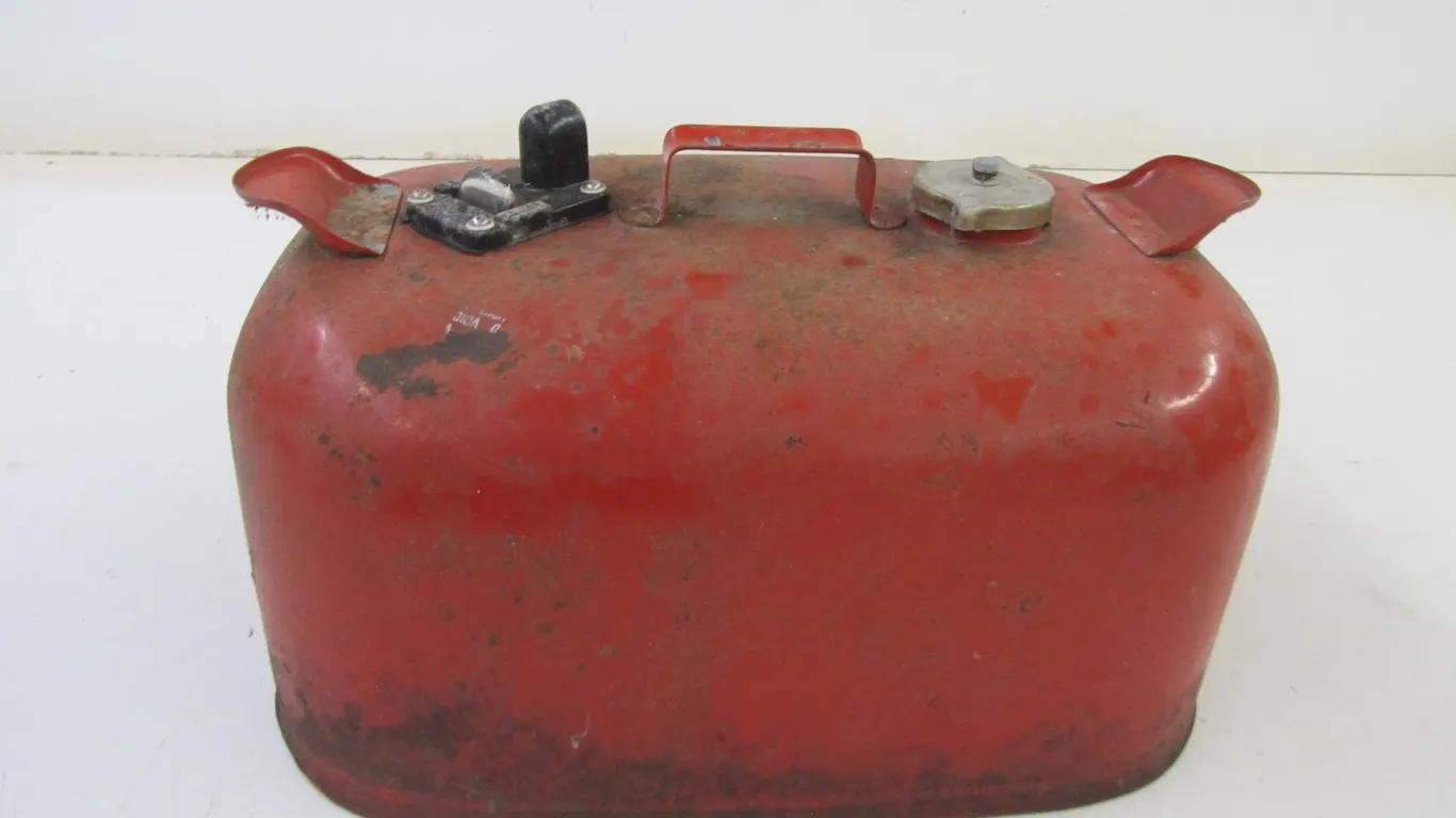 Attwood 6 Gallon Marine Gas Tank