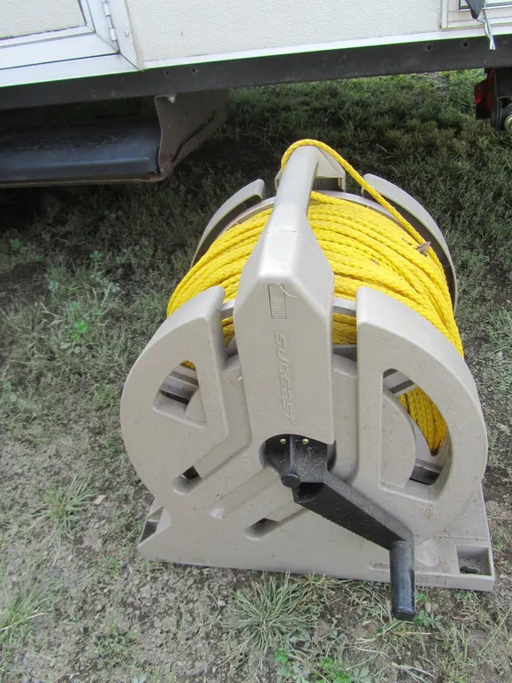 Suncast Reel w/Braided Rope