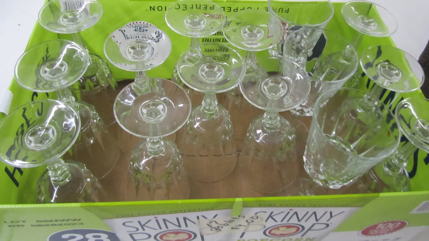 (15) Footed Crystal Glass Drinking Glasses