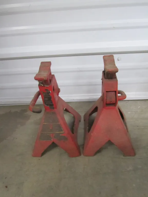 (2) Powerbuilt 3 Ton Jack Stands