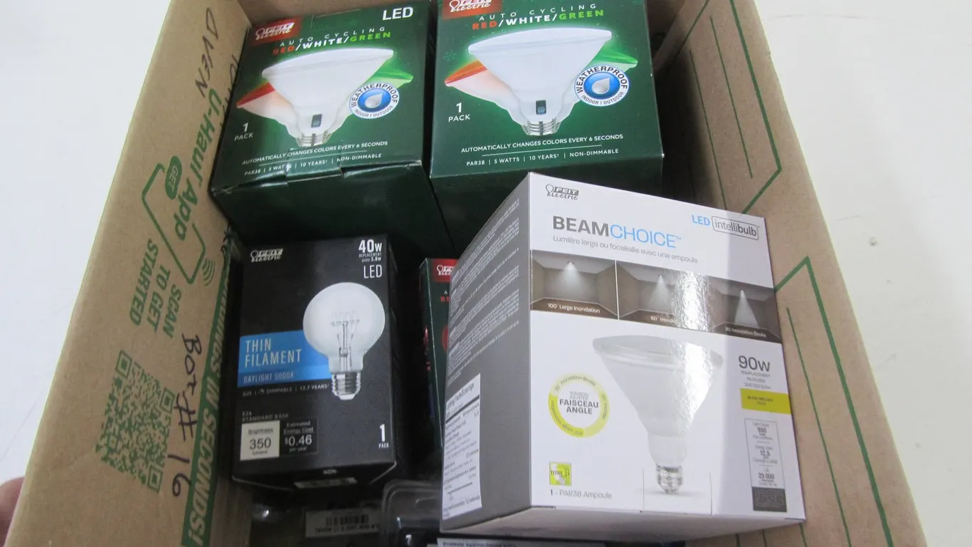 Large Lot Of Assorted Light Bulbs