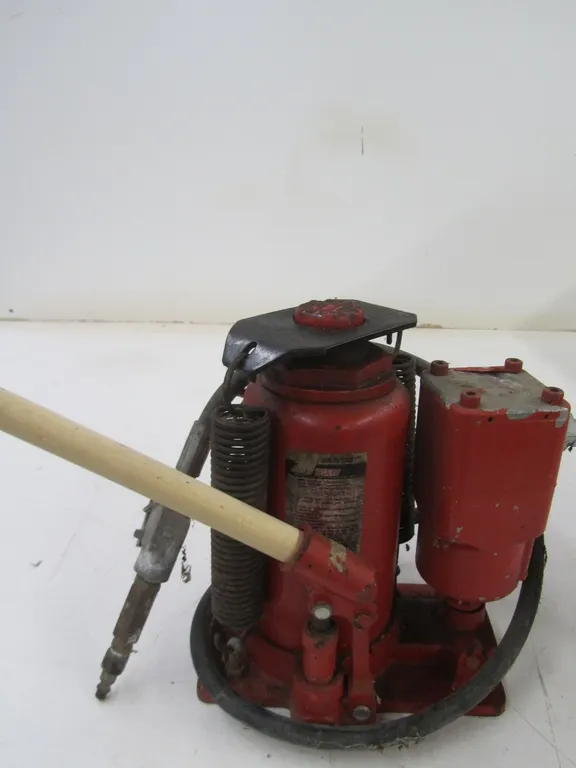 20 Ton Air/Hydraulic Bottle Jack