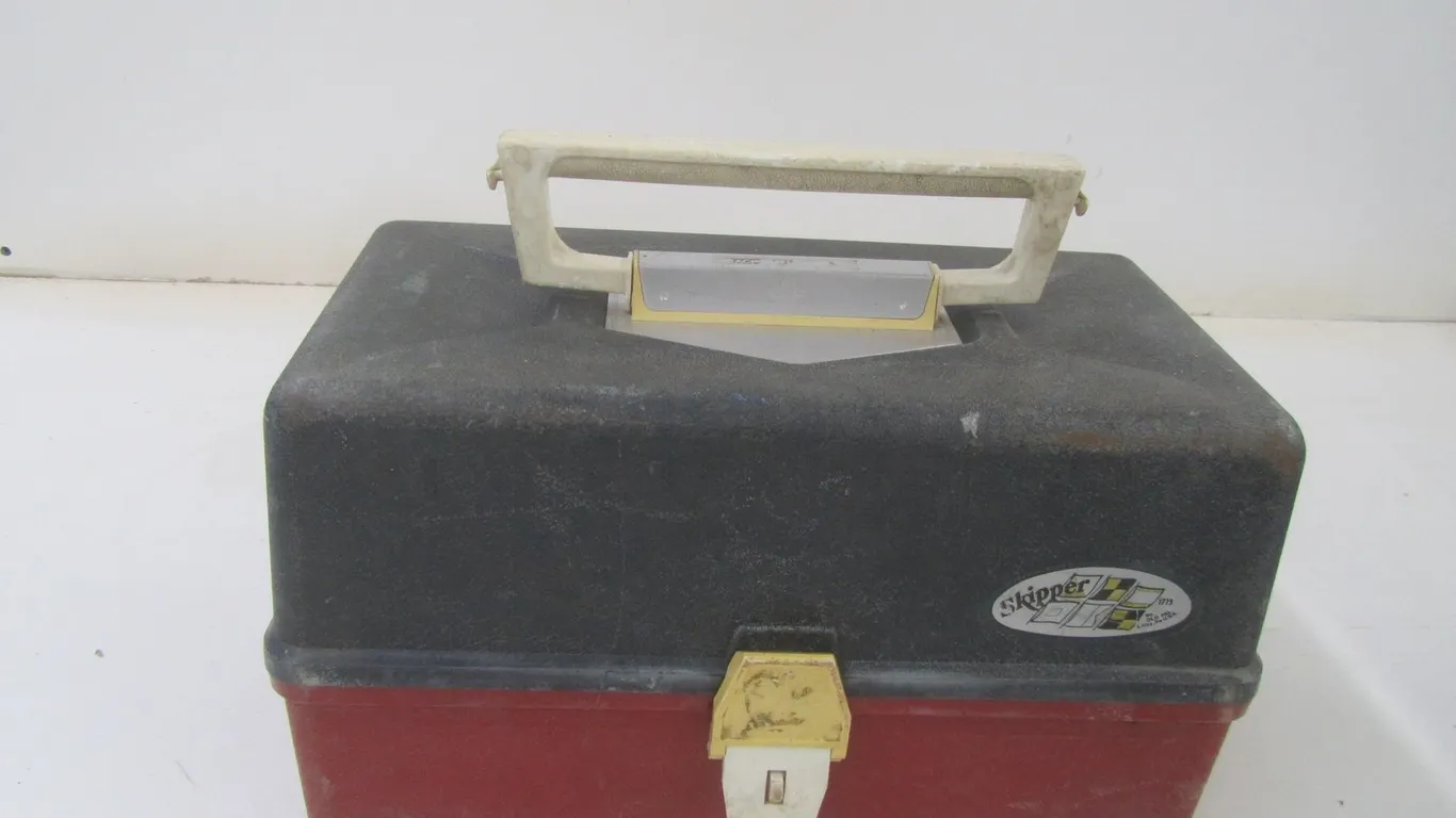 Skipper 1775 Tackle Box w/Some Tackle