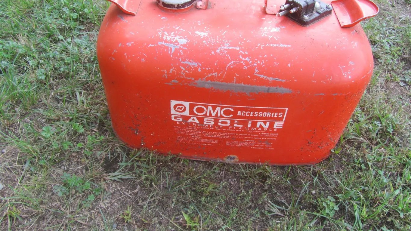 6-Gallon OMC Outboard Gas Tank