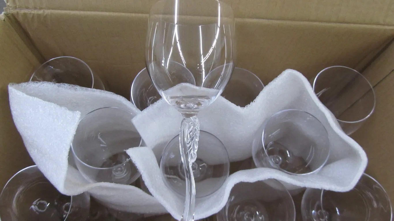 (11) Stemmed Wine Glasses