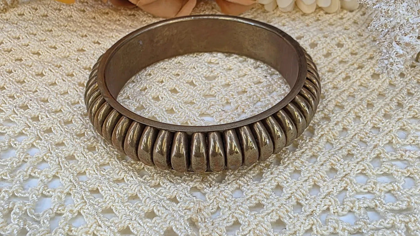 Vintage Ribbed Brass Tone Bangle Bracelet Chunky Antiqued Boho Statement Jewelry