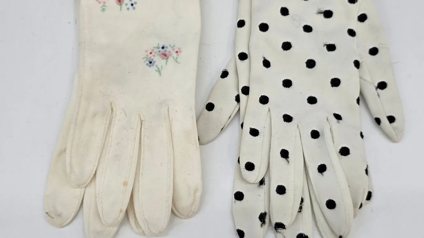 Vintage Womens Gloves Set Floral Embroidered Cream & Polka Dot White 2 Pairs