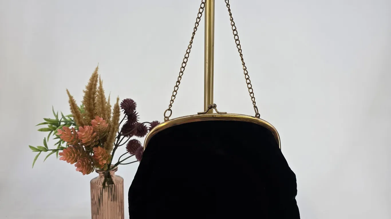 Vintage Black Velvet Evening Bag Gold Chain Kiss Lock Frame Clutch Handbag