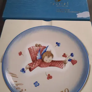 Schmid Mother's Day 1979 Plate Cherub's Gift by Hummel