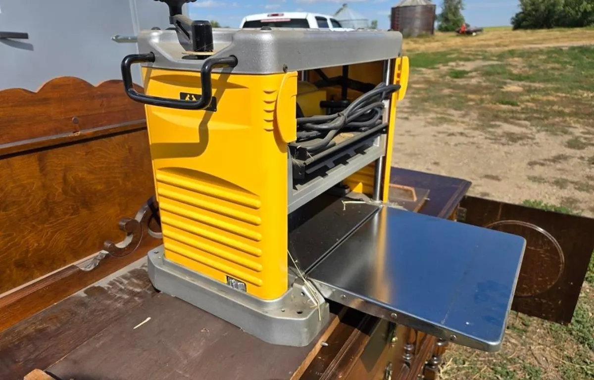 DeWalt 13" Thickness Planer
UNRESERVED