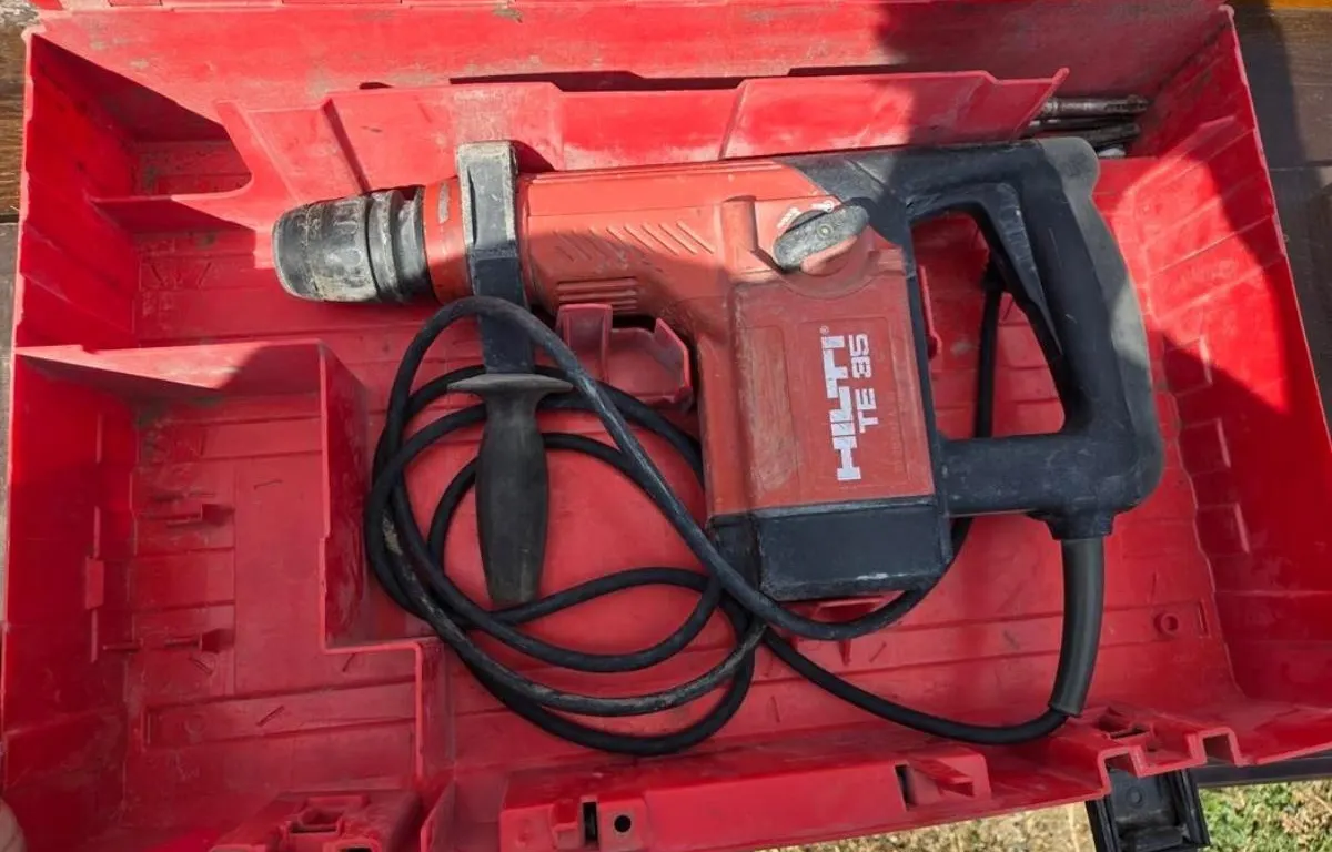 Hilti TE 35 Rotary Hammer Drill Kit
UNRESERVED