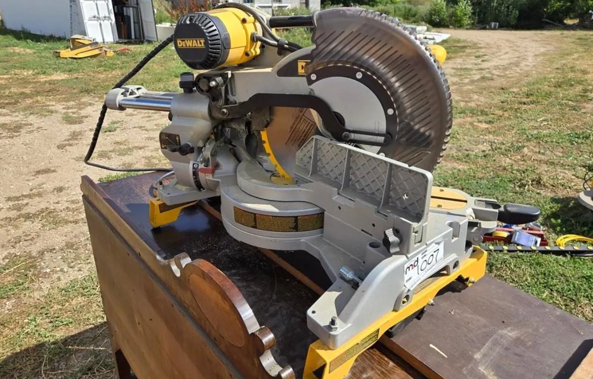 DeWalt Sliding Compound Mitre Saw
UNRESERVED