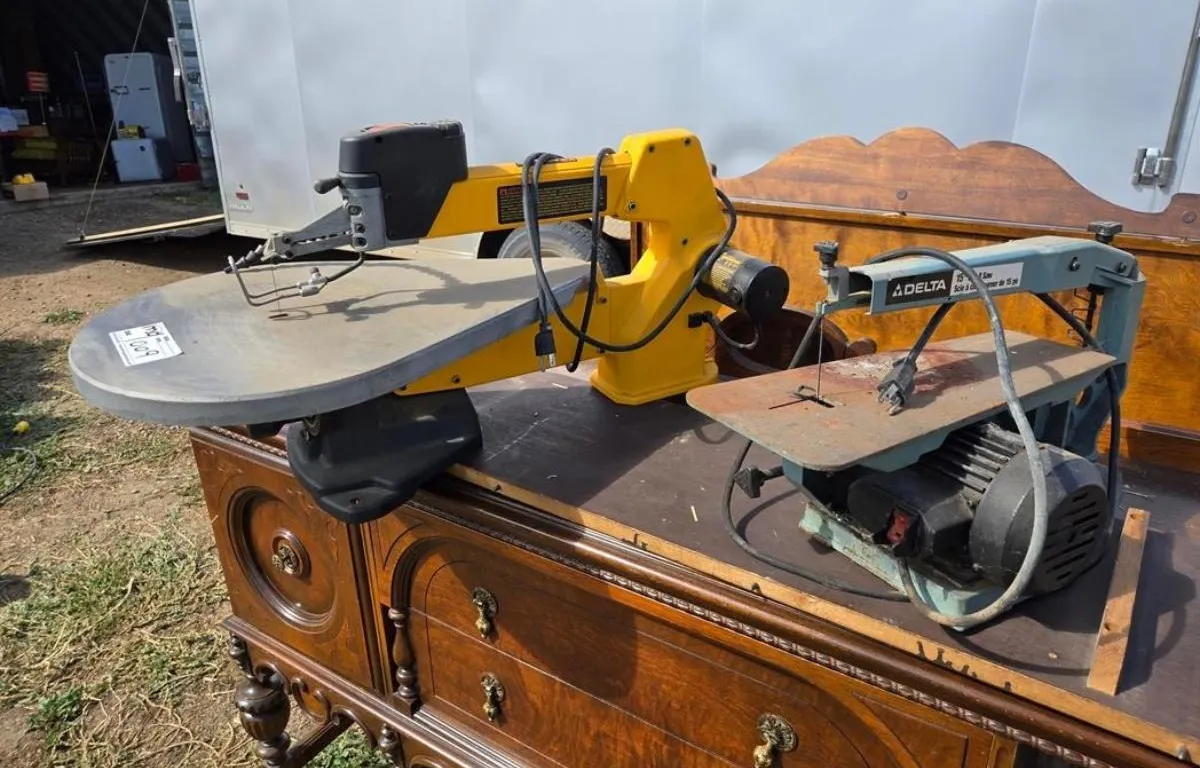 Delta 15" Scroll Saw and Delta Scroll Saw
UNRESERVED