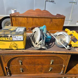 DeWalt and Makita Power Saws
 UNRESERVED