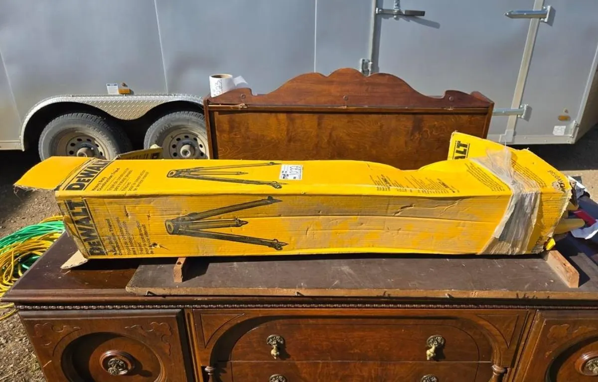 DeWalt Heavy Duty Construction Tripod
UNRESERVED