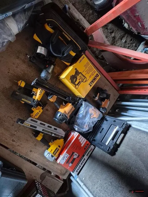 Corded Air Nailers and Cordless Nailers
UNRESERVED