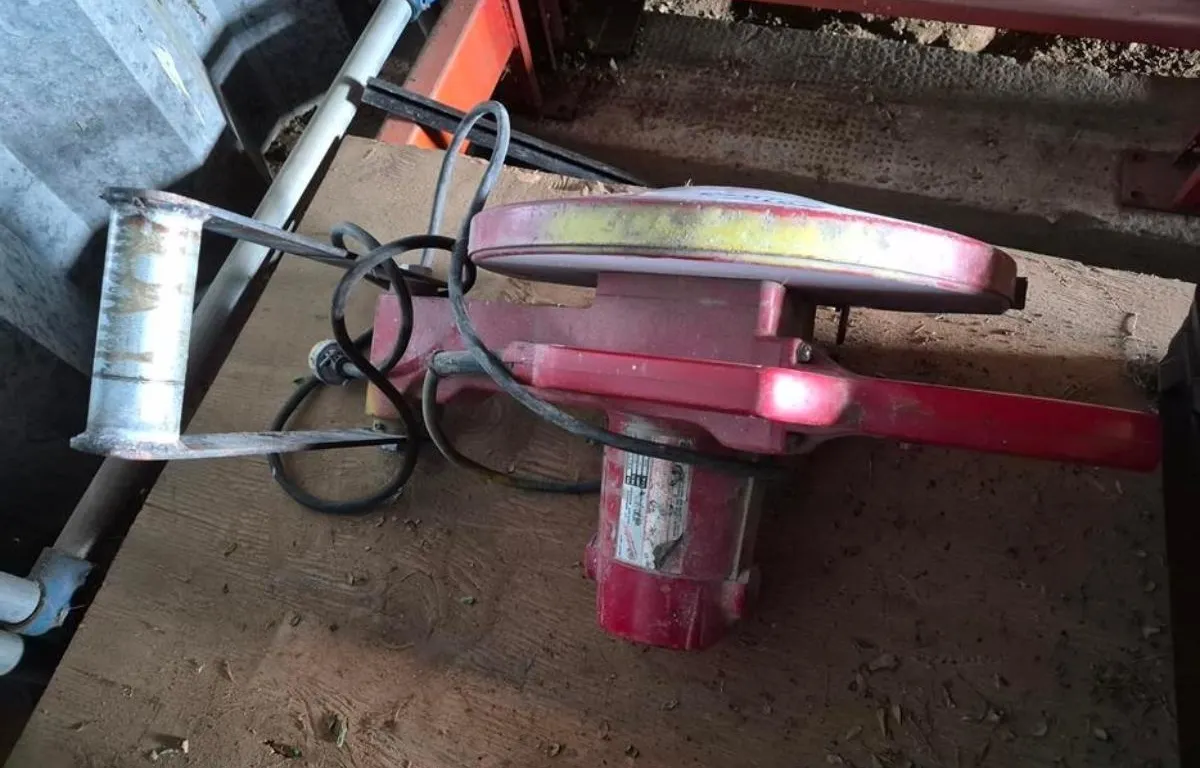 Milwaukee 14" Abrasive Cut-Off Saw
UNRESERVED