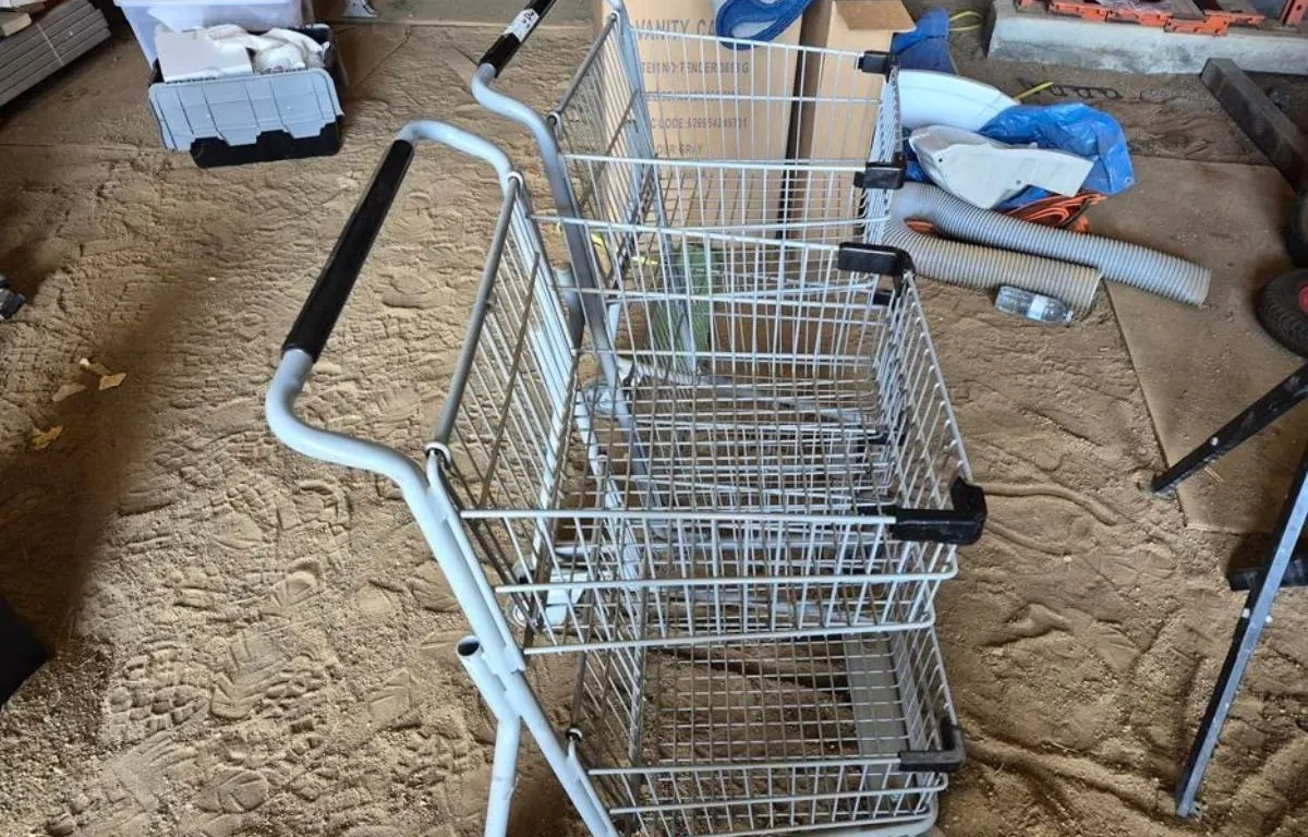 Wire Shopping Carts
UNRESERVED